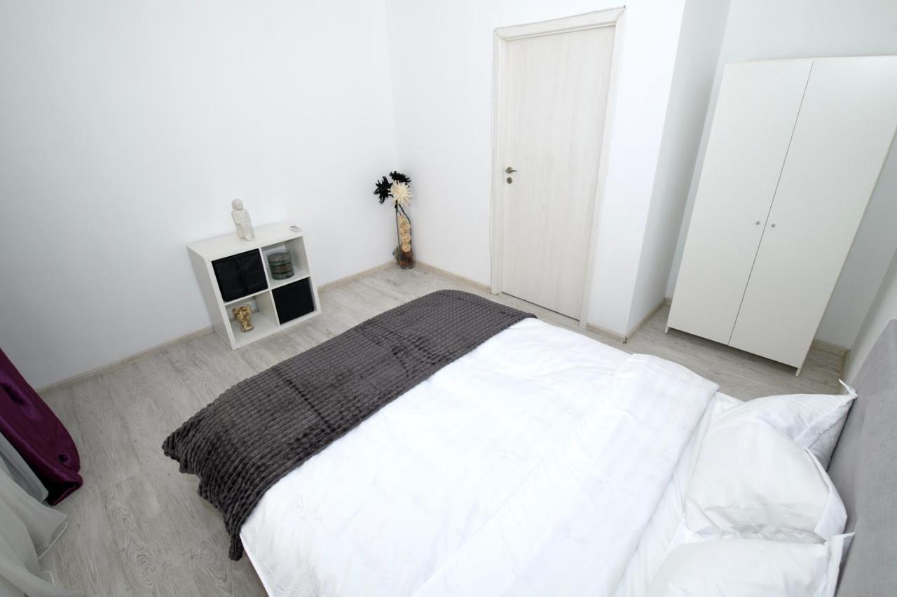 Musical Apartament Apartment Bukares Bagian luar foto