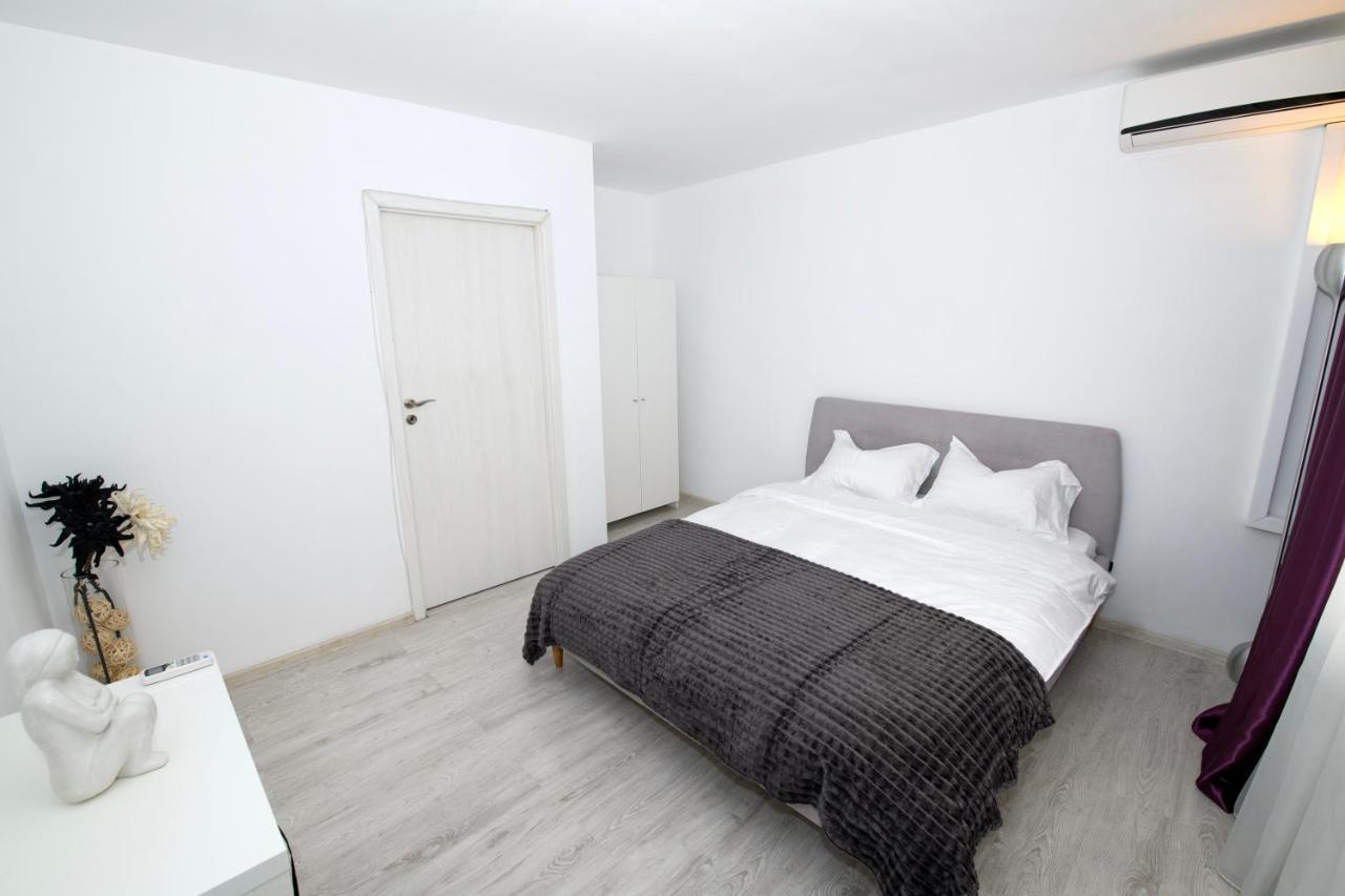 Musical Apartament Apartment Bukares Bagian luar foto