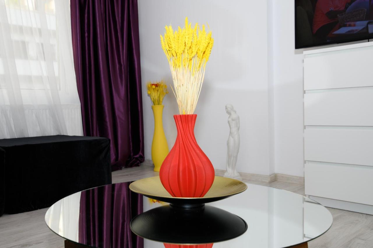 Musical Apartament Apartment Bukares Bagian luar foto