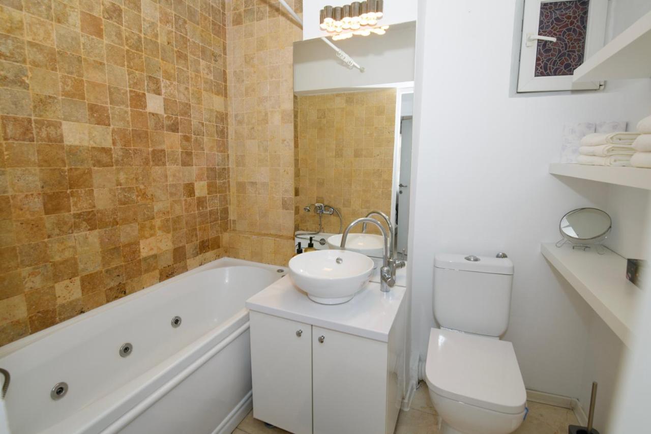 Musical Apartament Apartment Bukares Bagian luar foto
